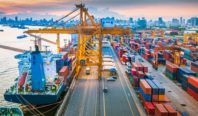 10 aylık ticaretin yarısına yakınını ihracat oluşturdu