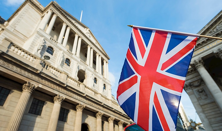 İngiltere Merkez Bankası faizi sabit tuttu