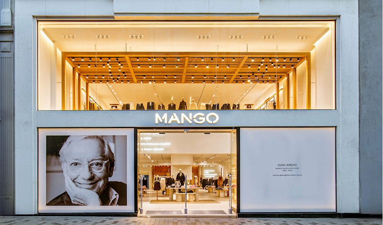 Mango, vefatının 1. yılında kurucusunu andı