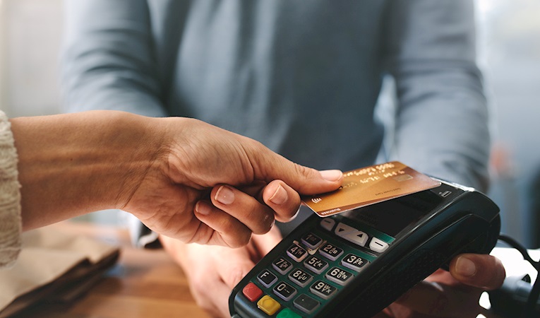 Kasım'da kartlı ödemelerde tutar yarı yarıya arttı