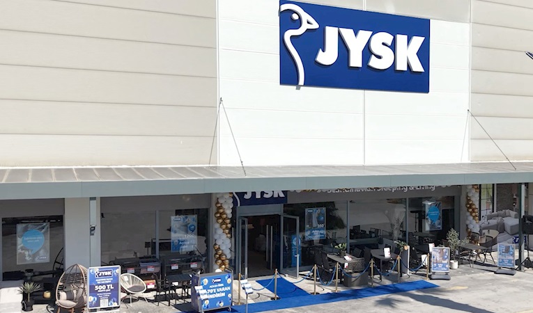 Her ay yeni bir mağaza hedefiyle büyümesini sürdürüyor