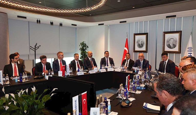 Halkbank üçüncü halka arzı için yatırımcılarla buluştu