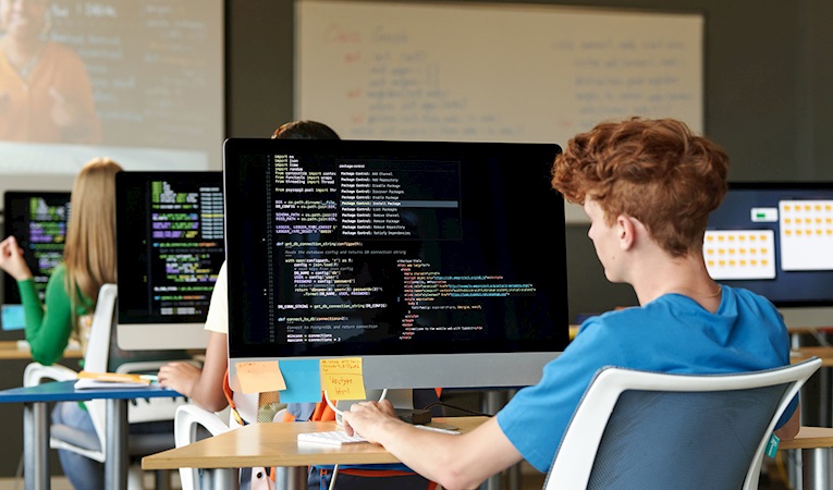 İş Bankası ve Türk Telekom desteğiyle ortaokullara yazılım eğitimi