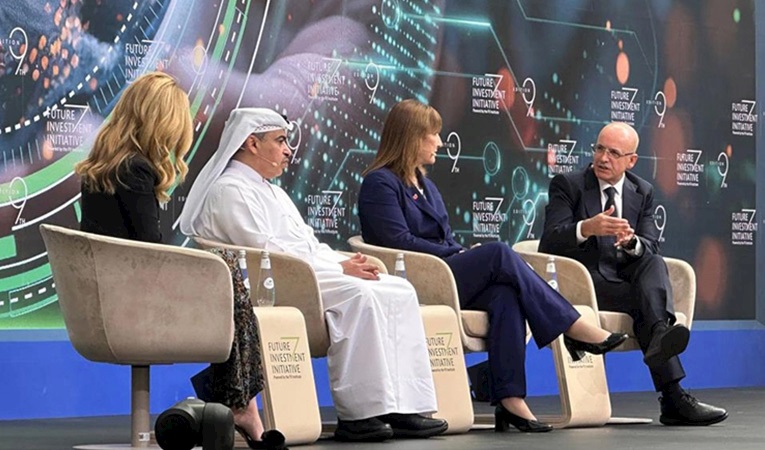 "Uluslararası teknoloji devlerini ülkemize çekmeye çalışıyoruz"