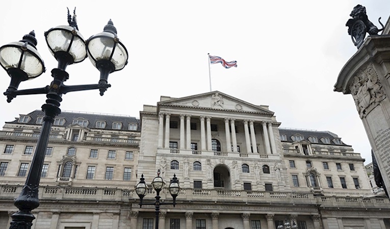 İngiltere Merkez Bankası faizi sabit bıraktı