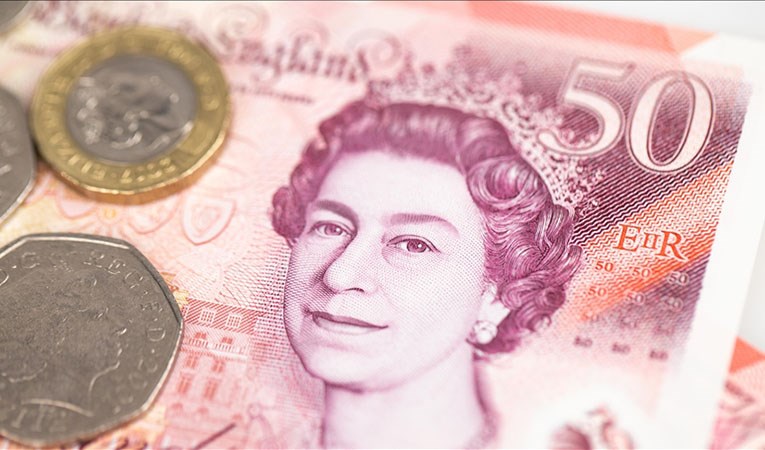 İngiliz sterlini, dolar karşısında tüm zamanların en düşük seviyesini gördü