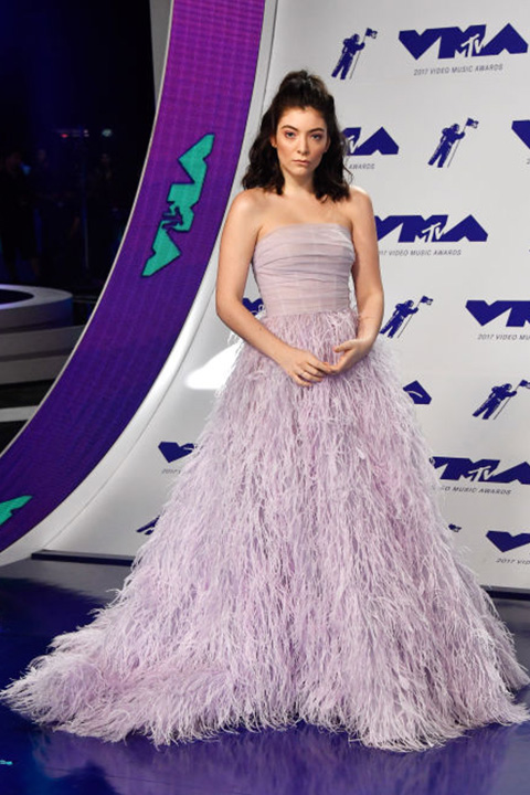 ÜNLÜLER MTV VMA 2017 KIRMIZI HALISINDA / 36