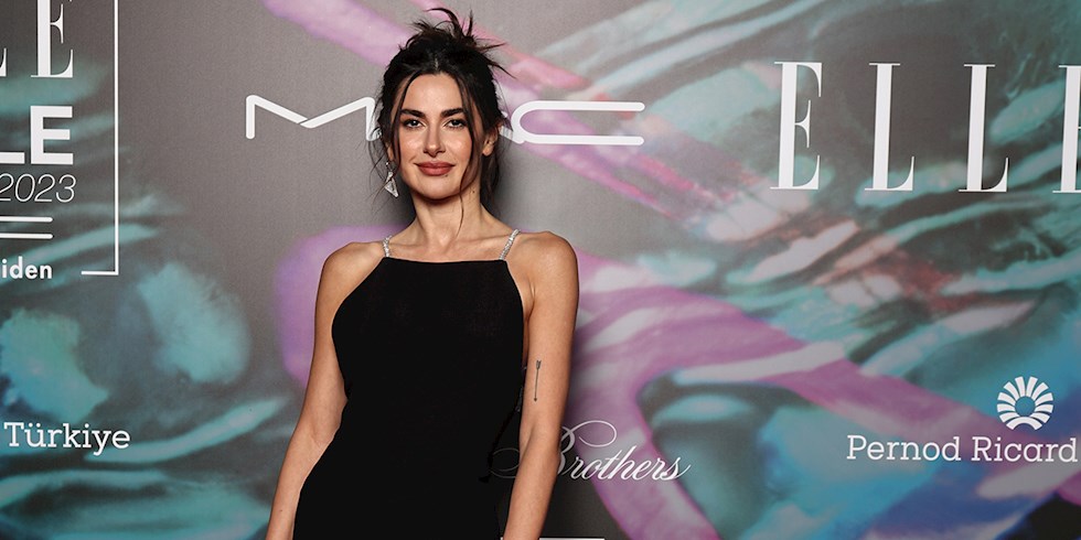 NESRİN CAVADZADE'NİN KIRMIZI HALI STİLİ