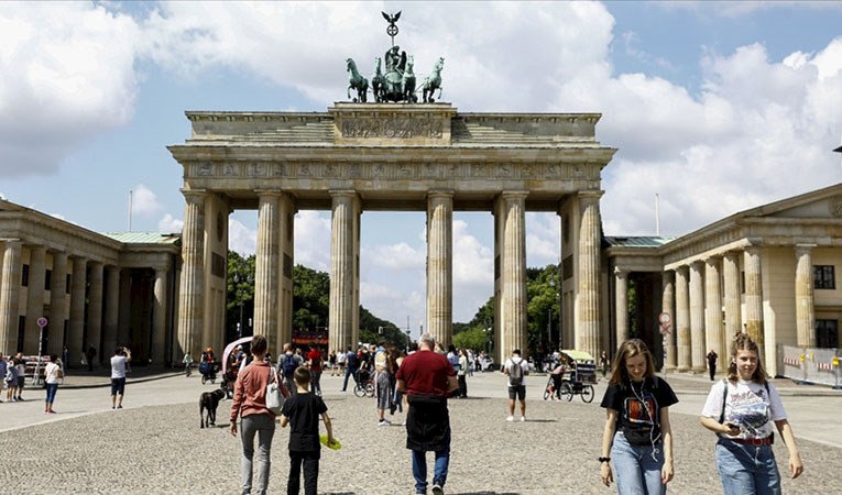 Almanya'da koronavirüs vaka sayısında rekor seviye