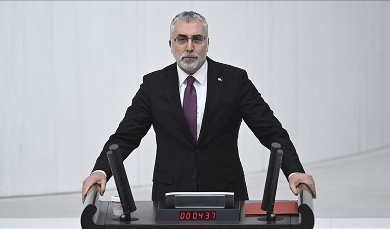Çalışma Bakanı açıkladı: SSK ve Bağ-Kur emeklisi zammı memurla eşitlendi