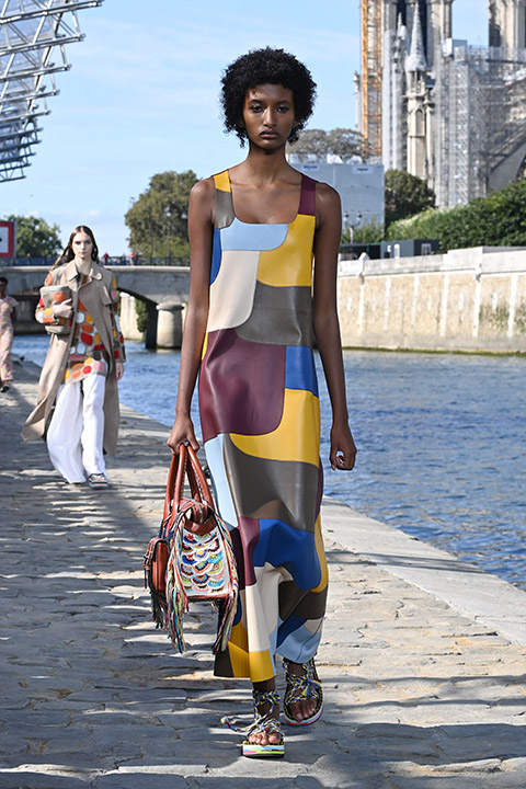 PARİS MODA HAFTASI: CHLOE İLKBAHAR / YAZ 2022 DEFİLESİ / 4