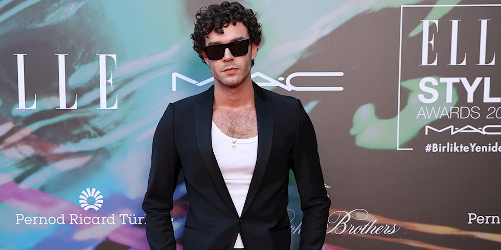 AYTAÇ ŞAŞMAZ KIRMIZI HALIDA