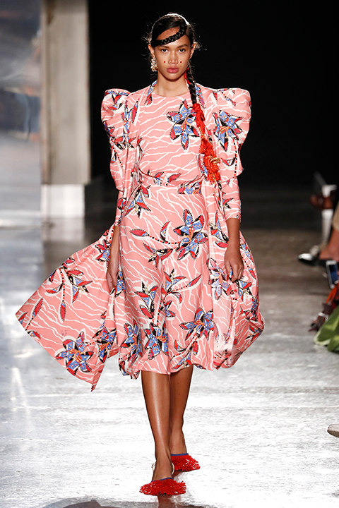 Hepsini istiyoruz! Sezonun elbise trendleri