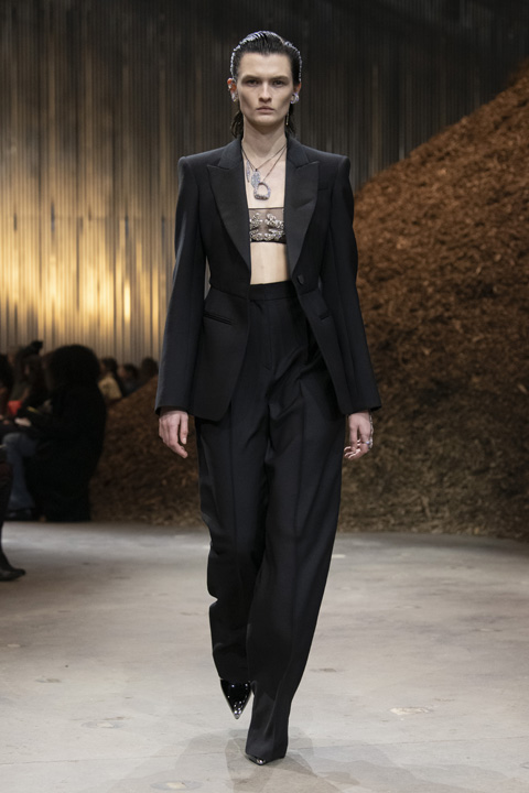 ALEXANDER MCQUEEN SONBAHAR-KIŞ 2022 DEFİLESİ / 33