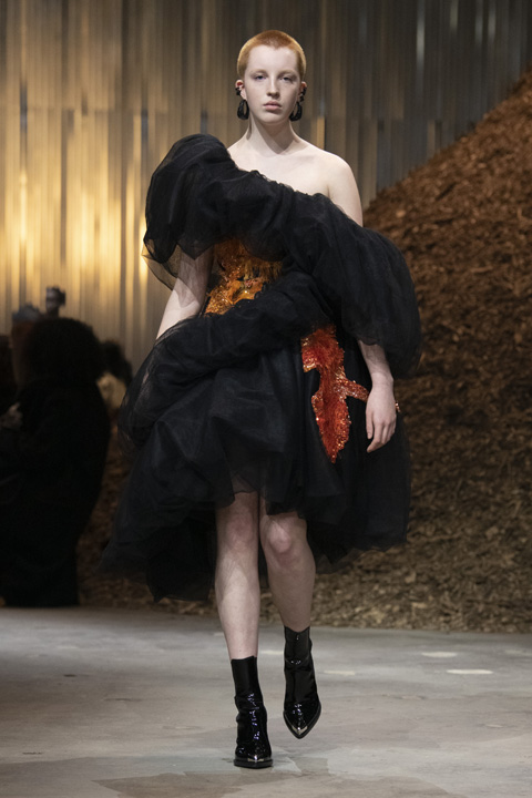 ALEXANDER MCQUEEN SONBAHAR-KIŞ 2022 DEFİLESİ / 6