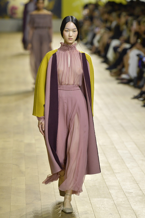 PARİS MODA HAFTASI: CHRISTIAN DIOR HAUTE COUTURE SONBAHAR/KIŞ 2022-23 DEFİLESİ / 42