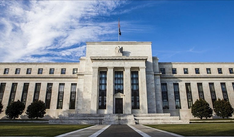 Varlık alımlarının hızını azaltan Fed, faiz oranını değiştirmedi