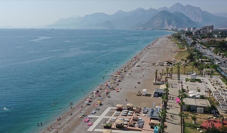 Turizm geliri ikinci çeyrekte 3.3 milyar dolar oldu