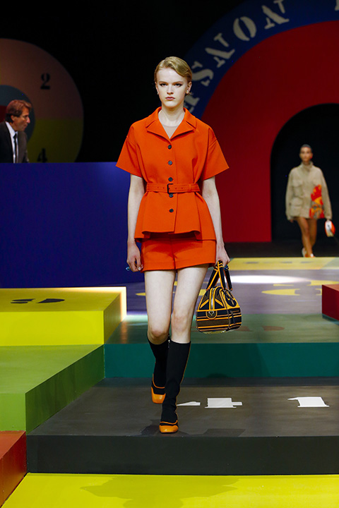 PARİS MODA HAFTASI: DIOR İLKBAHAR / YAZ 2022 DEFİLESİ / 61