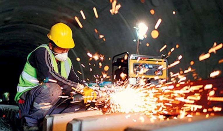 Sanayi üretimi yüzde 3,6 düştü