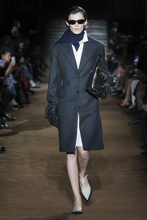 Paris Moda Haftası: Miu Miu Sonbahar/Kış 2024-25 Defilesi / 20