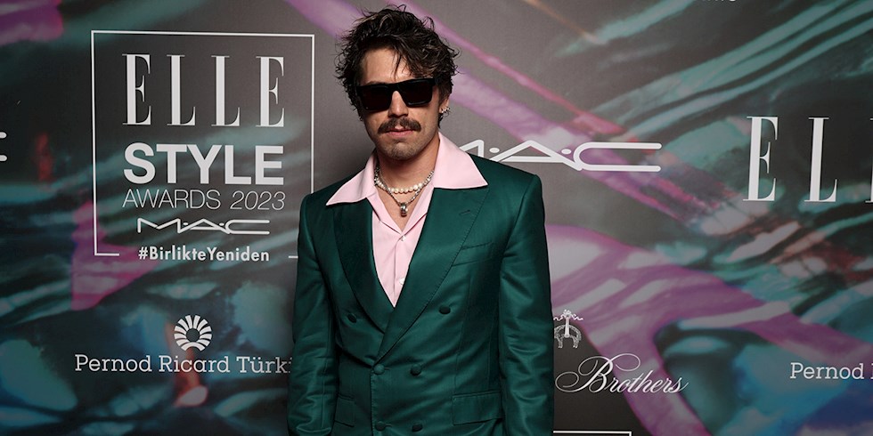 TARO EMİR TEKİN'İN KIRMIZI HALI ŞIKLIĞI