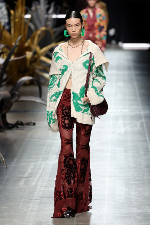 Milano Moda Haftası: Etro İlkbahar-Yaz 2025 Defilesi / 12