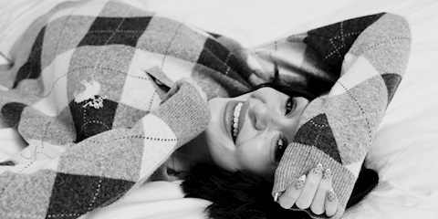 Sahnede Cesur Bir Anlatıcı, Kendisiyle Baş Başa Kaldığında Özgür Bir Ruh... Alya Şahinler