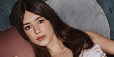 Daisy Edgar Jones Artık Estée Lauder'ın Yeni Global Marka Elçisi