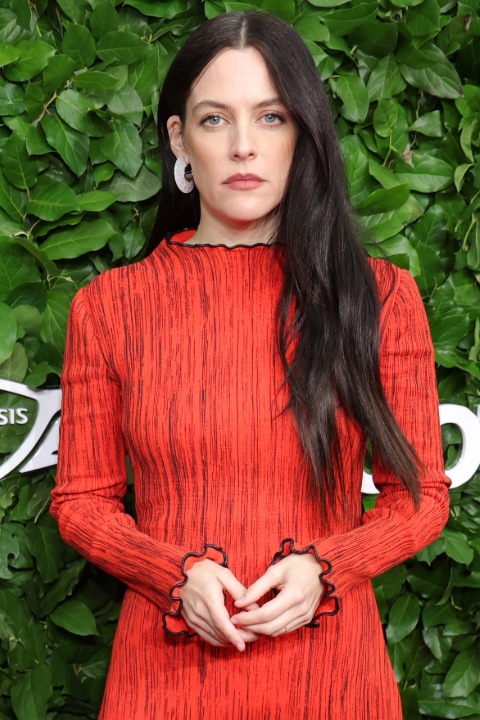 2025 Gotham Ödülleri'nde Öne Çıkan 5 Minimal Güzellik Portresi / 2