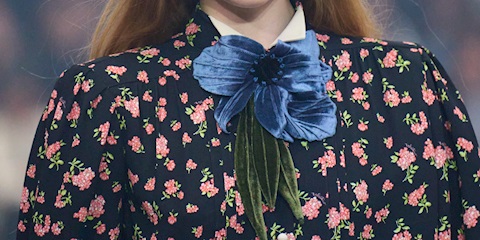 Çiçekler Aksesuarlarda Gizli