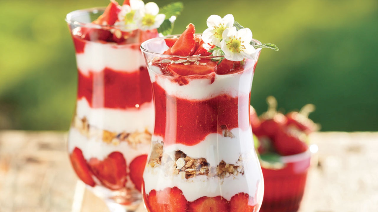 Çilek püreli kat kat bardak tatlısı (4 kişilik) Haberi